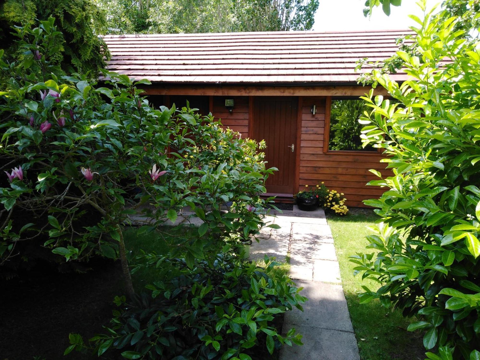 Manor Garden Lodge Wirral Exterior foto